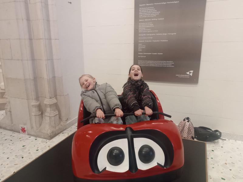 Plezier in het PimPamPoentje uit de expo 'Hof der Dingen'