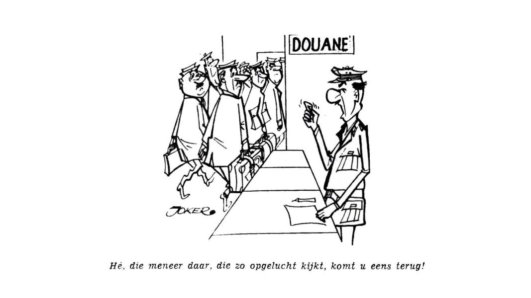 Een douanier in een grenspost roept iemand terug die opgelucht kijkt als hij voorbij de balie is