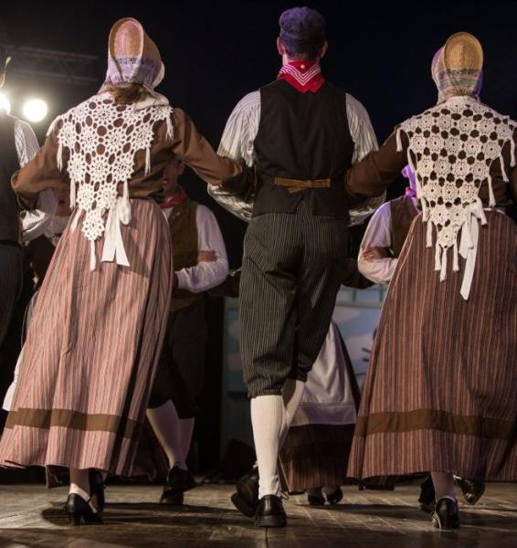 Volkskunstgroep Drieske Nijpers in actie