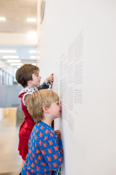 DE SINGEL LAND voor families, kinderen doorzoeken het gebouw