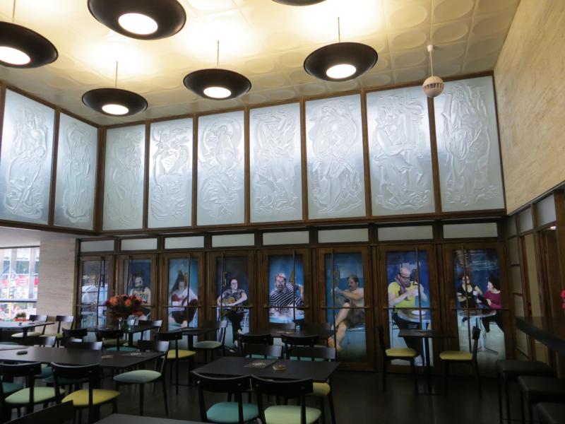 Hoe een glassculptuur in CC De Grote Post iemand verrast deed schateren.