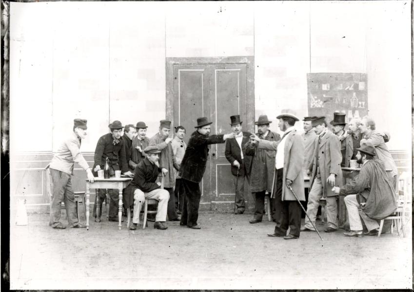 Toneelspelers tijdens toneelopvoering begin 20ste eeuw in zaal Concordia, Tongeren